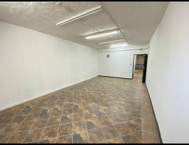 1,020M² BUILDING TO LET IN GEORGE CENTRAL